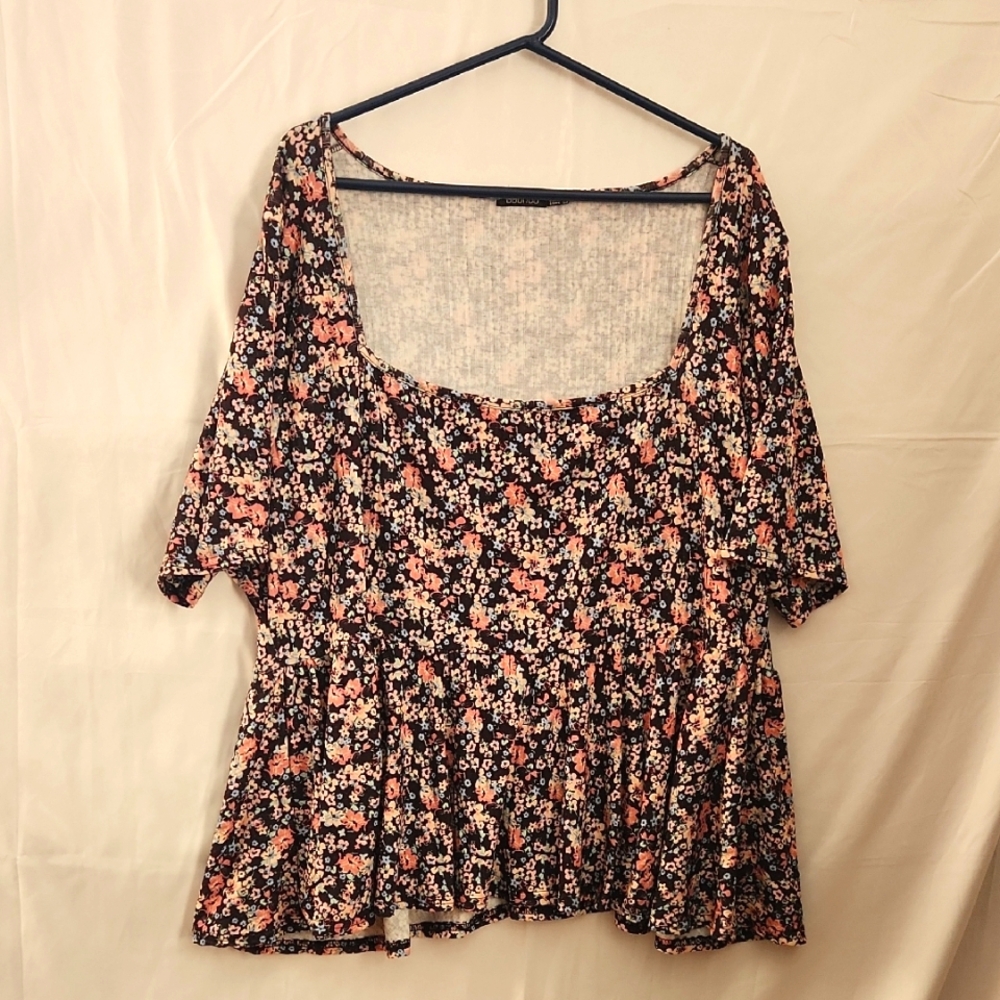 ⭐️3/$10⭐️ Boohoo Floral Print Blouse